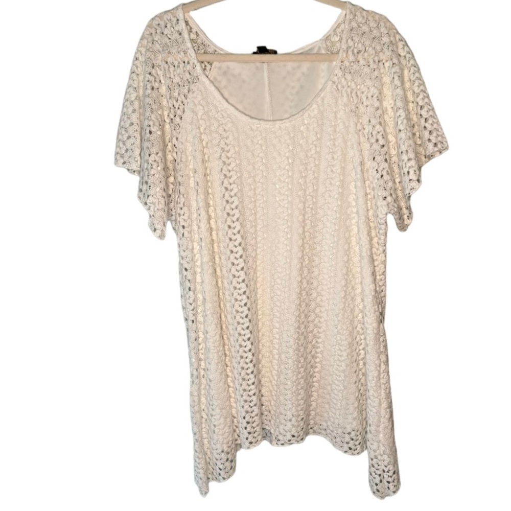Cal Style cream shark tail tunic top. Size 3X.  GUC.